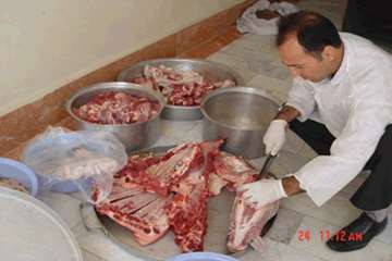 عملیات بازرسی از لاشه های دام های قربانی عید سعید قربان در اردبیل به روایت تصویر