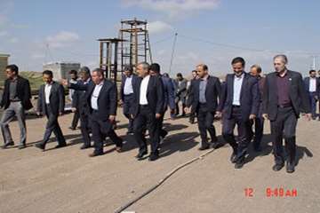 بازدید استاندار و معاونین درمعیت رئیس سازمان جهاد کشاورزی، مدیر کل دامپزشکی استان و جمعی از روسای دس