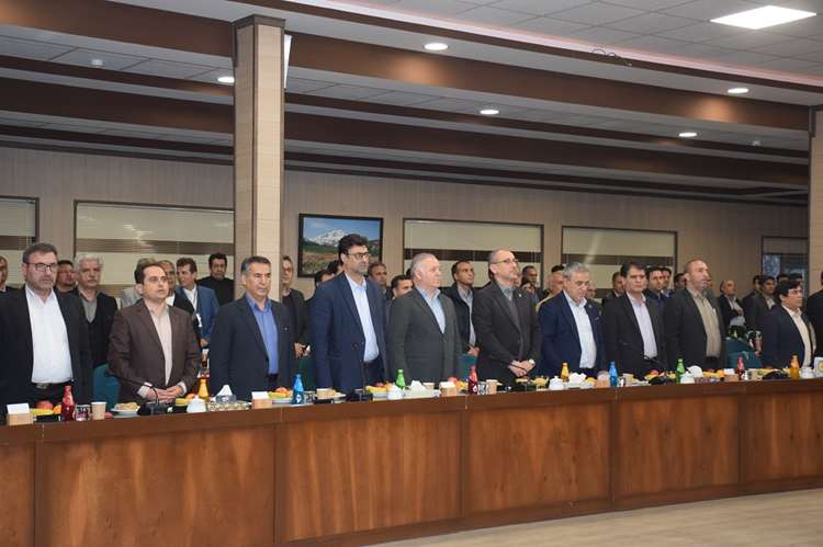 حضور مدیر کل دامپزشکی به عنوان نماینده عالی سازمان دامپزشکی کشور در همایش بین المللی سرمایه گذاری استان اردبیل