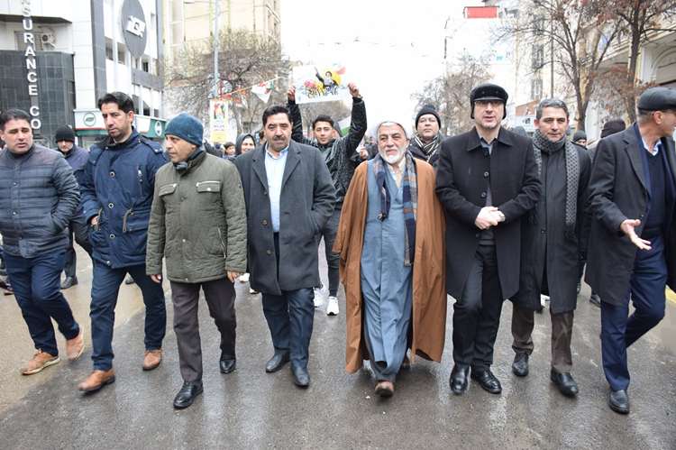 گزارش تصویری حضور مدیر کل و کارکنان اداره کل دامپزشکی استان اردبیل  در مراسم راهپیمایی 22 بهمن سالروز پیروزی شکوهمند انقلاب اسلامی 